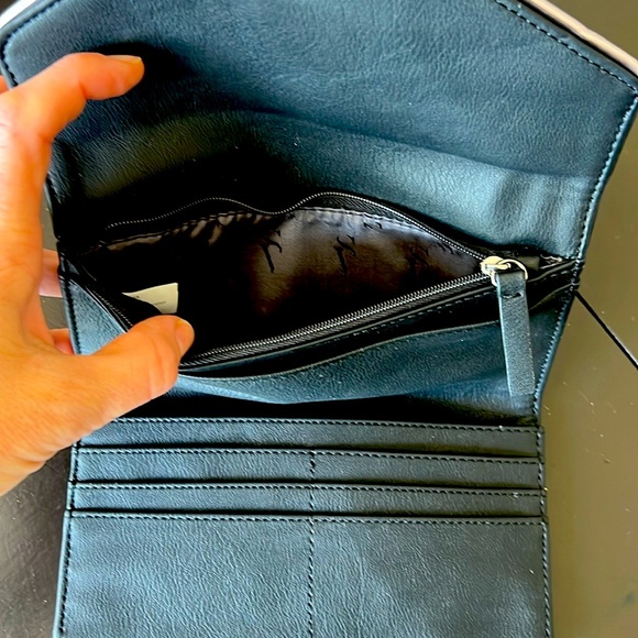 Simply Vera VeraWang, small leather boxed envelope wallet - Picture 3 of 7